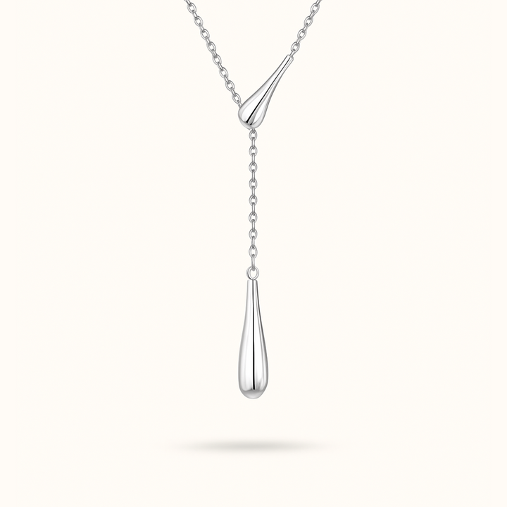 Détail du collier ras-du-cou Histoire d’Argent en argent 925 sterling, design contemporain avec gouttes lumineuses.