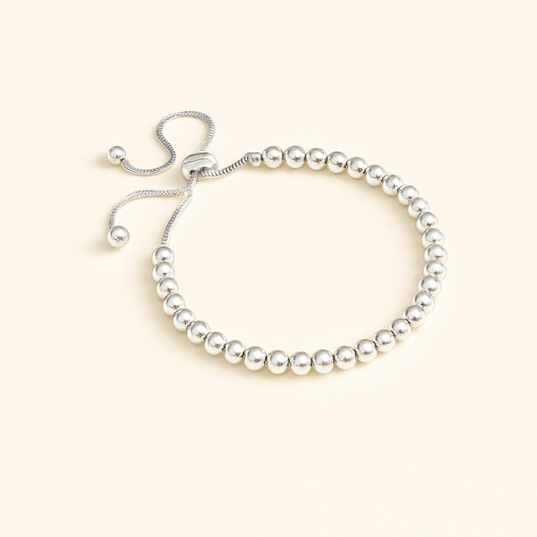 Bracelet réglable en perles fines d’Argent 925 sterling, modèle Mila Histoire d’Argent, posé à plat avec fermoir coulissant élégant