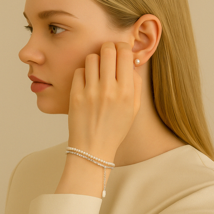 Mannequin portant le bracelet Iséa Histoire d’Argent, bijou double rang en finition argent 925 sterling