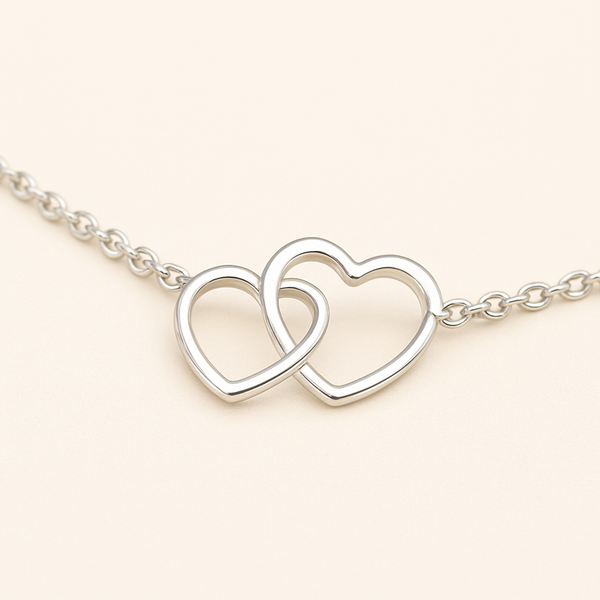 Collier en argent massif 925 Histoire d’Argent, deux cœurs entrelacés brillants, sur fond doux effet bijouterie.