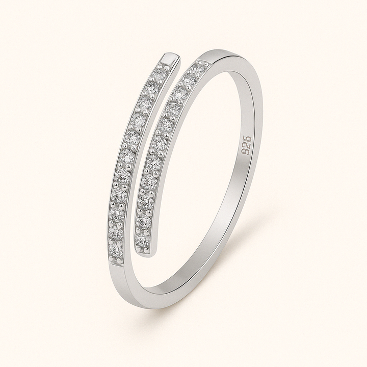 Bague géométrique ajourée en Argent blanc 925 Sterling avec strass – vue de face