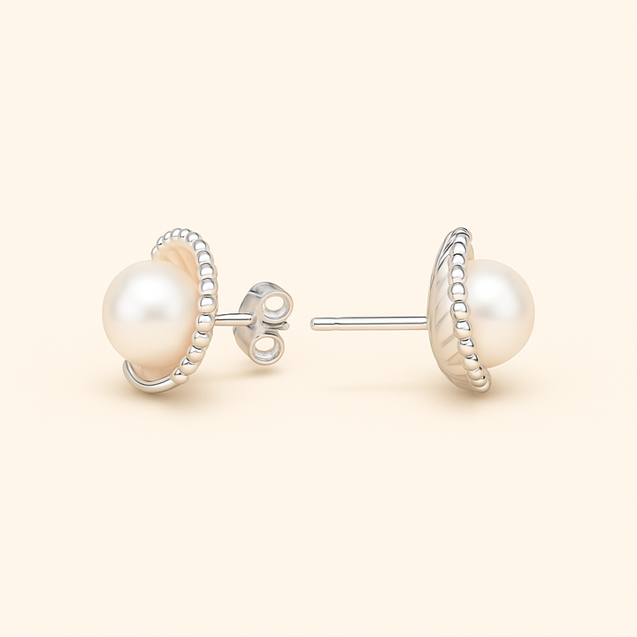 Boucles coquillage en Argent blanc 925 Sterling avec perle centrale – posées sur fond clair