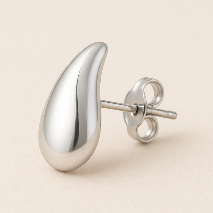 Boucles goutte épurée posées sur fond clair – finition brillante en Argent blanc 925 Sterling

