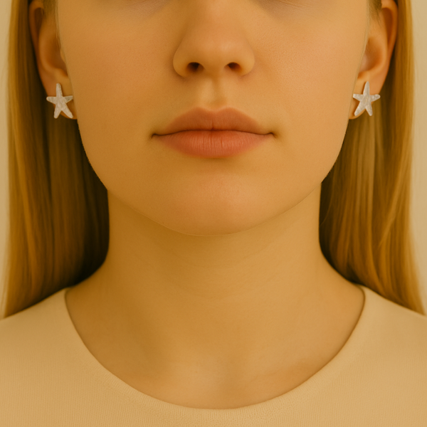 Boucles étoile de mer brillantes en Argent blanc 925 Sterling – portées avec une tenue de soirée