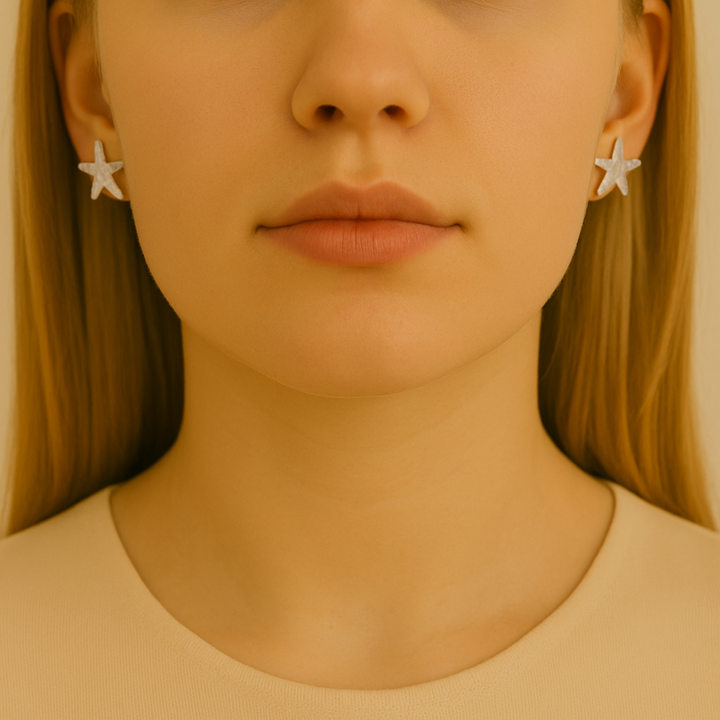 Boucles étoile de mer brillantes en Argent blanc 925 Sterling – portées avec une tenue de soirée