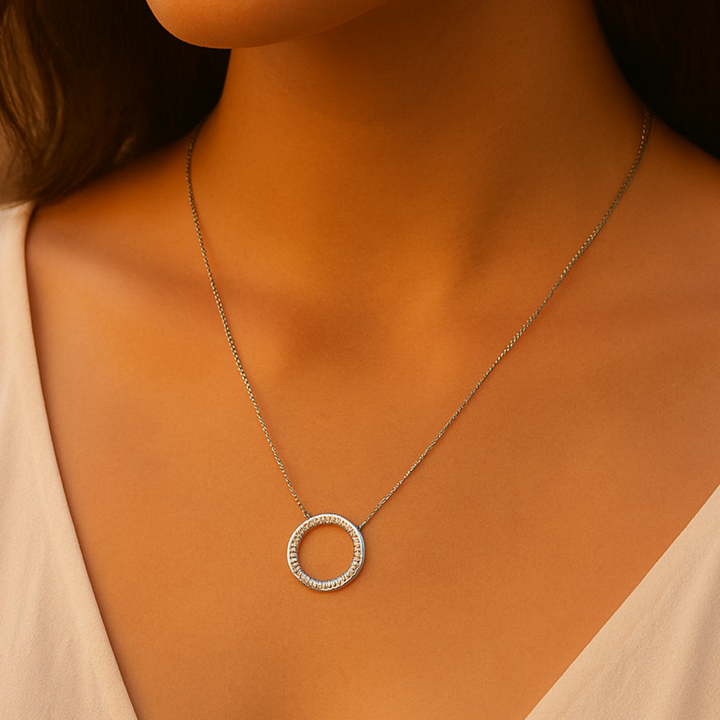 Bijou en argent 925 porté – collier rond avec chaîne boîte et zircon brillant.